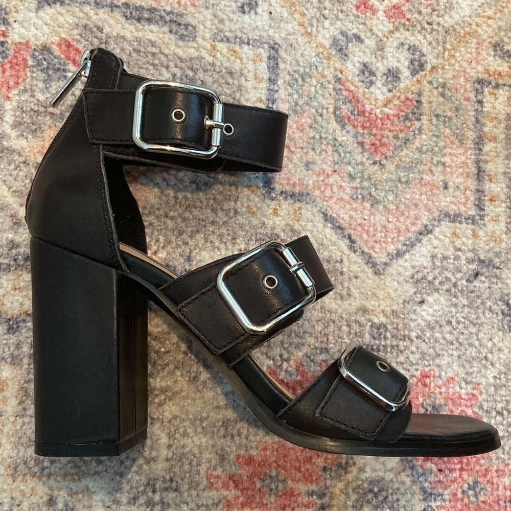 Steve Madden Black Strappy Sandals w/Buckles